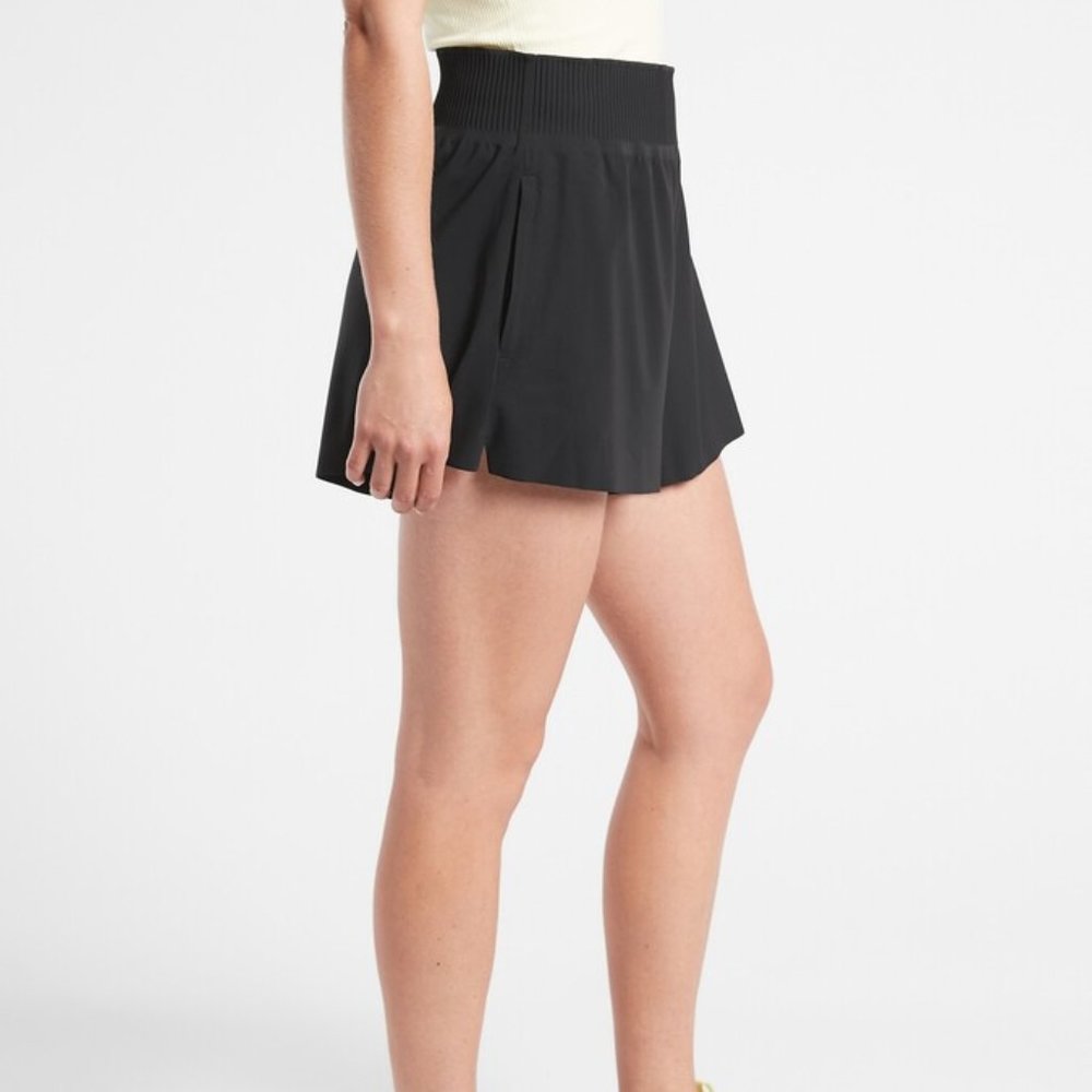 Athleta Cosmic Flutter short - Size Medium
